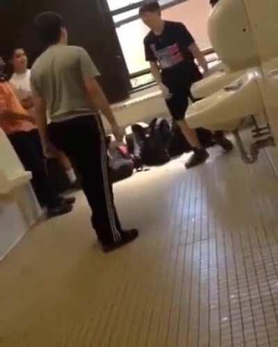 NF fan and Hopsin fan get into a fight 😳 *NOT CLICKBAIT*