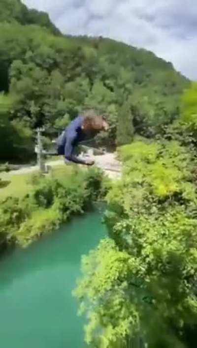 Nice (accidental?) diving skills!