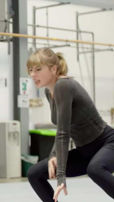 Taylor Swift in her prime time is totally hot
