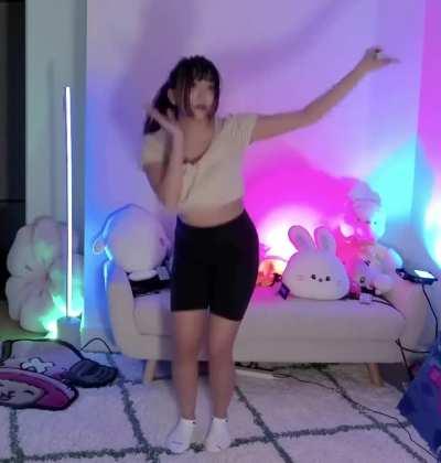 Aria dancing 👀