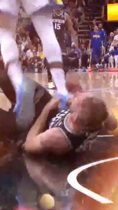 Draymond even broke Sabonis's ankles 😳