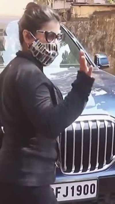 Kajol’s Thunder Thighs and Thick Ass In Leggings