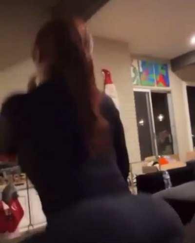 she knows how to ride 😮‍💨