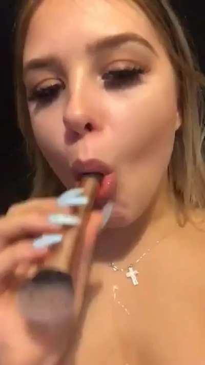 22 [F4M] [ Snapchat ] [griffinky09]Press the up arrow and I'll send an instant nude. Always in the mood for s*xting👍