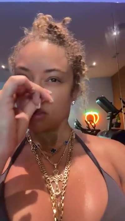 Not her feet but fuckkk