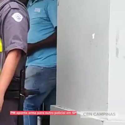 Brazilian on-duty police officer threatens another on-duty police officer with his gun.