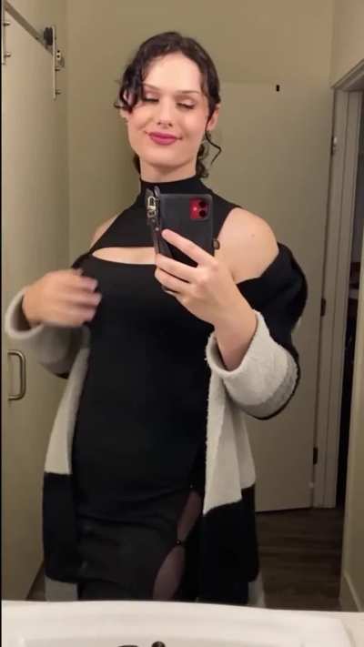 27 [F] Anniversary Outfit