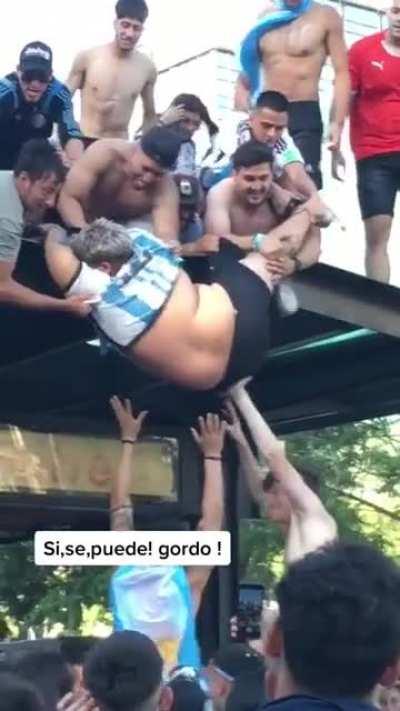 This absolute unit of a Messi fan