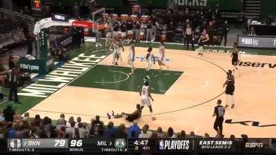 [Highlight] Khris Middleton drains the triple and gets the four-point play opportunity over James Harden