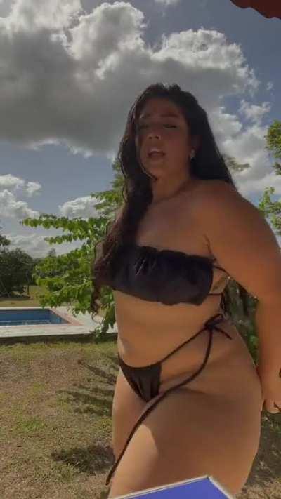 laura_bernal000 at it again