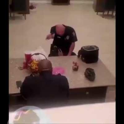 Vi as entradas no espelho 😔