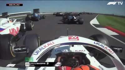 [Sprint] Nikita Mazepin spinning at Village on the opening lap