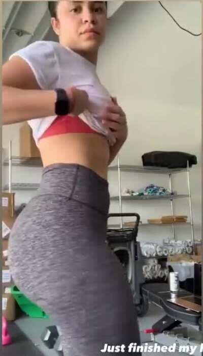 The thickness of that 🍑 and 🐱 🤤 Darihana Nova