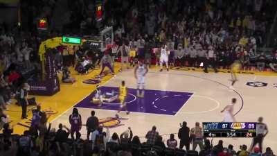 [Highlight] Austin Reaves tips in his own miss in the clutch!