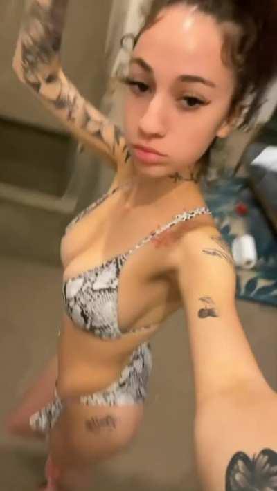 Bhad Bhabie shows more on IG then Onlyfans.