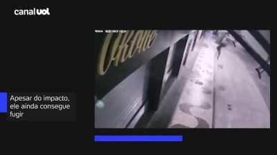 HtH trying to steal a television from a store at the second floor.