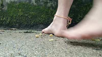 Half Final: Barefeet