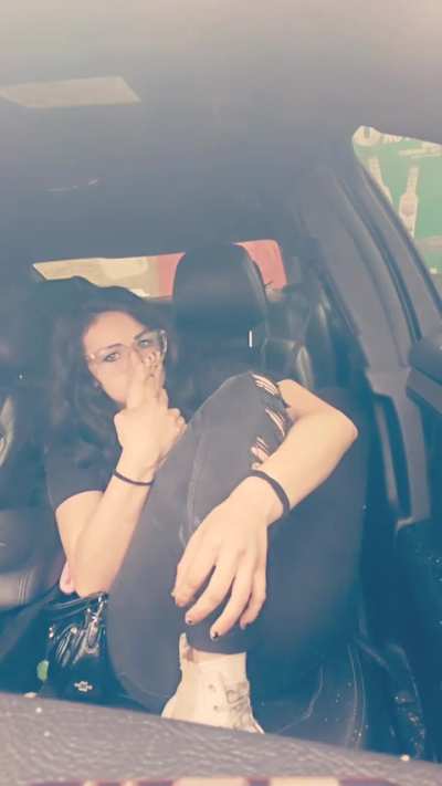 I bet you'd be drooling over how amazing my feet smell from wearing my converes without sockssss🤤🤤