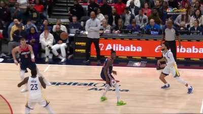 [Highlight] Draymond flexes the and-1 bucket except he doesn't make it