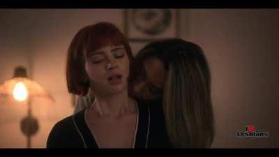 Sierra Mccormick & Paris Jackson (American Horror Stories - s01e01 - Scene #2)