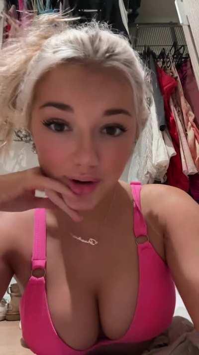 Breckie Hill - Hottie in pink