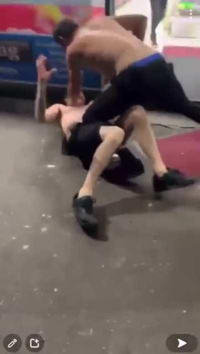 Deberíamos prohibir las fiestas de los Mods? Cada fin de semana sale un video de ellos.