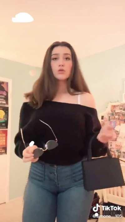 Booty battle PAWG @simoone vs ebony pick the winner