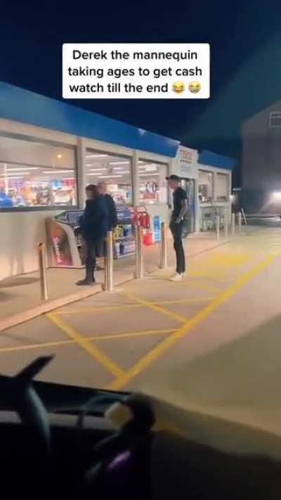 Man leaves a mannequin outside a Tesco cashpoint 😭