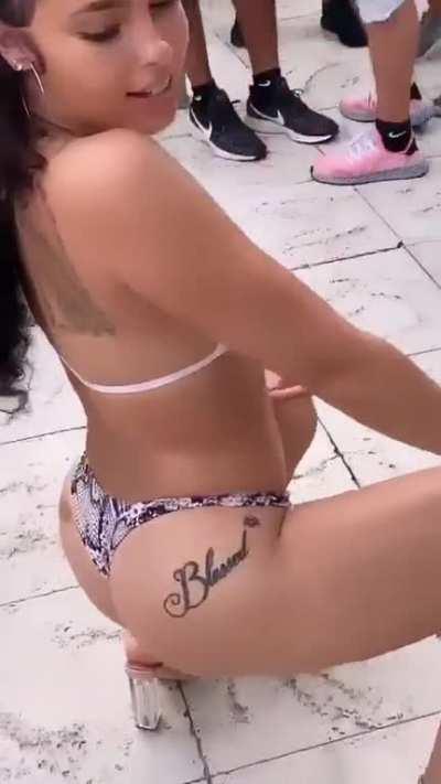 I need both of them 🍑👅