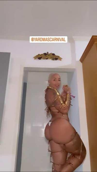 She’s so sexy 🤤