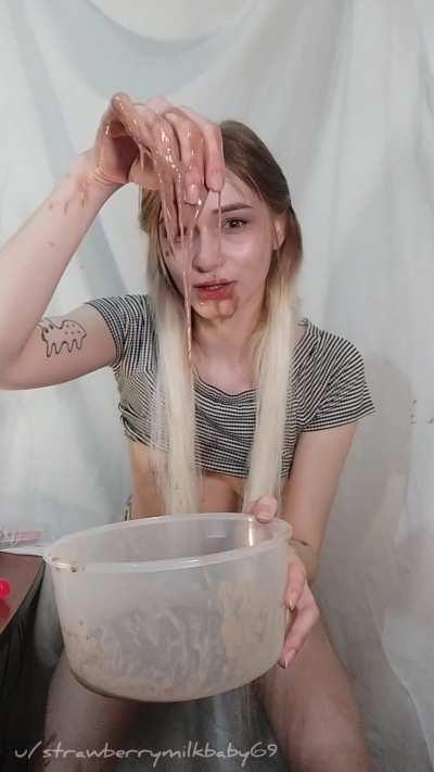 New video with recycling puke and panty stuffing 🩲🤮♻️ Full information in comments 👇