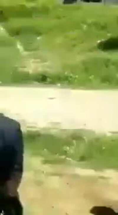 Suleyman Soylu'nun polisleri halka teror estirmeye devam ediyorlar. 13 yasindaki cocugu dovmusler bu sefer