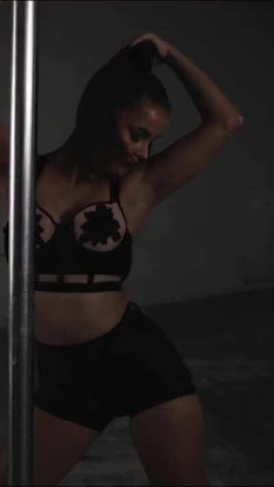 Barbara Palvin - Love Advent 2017 Pole Dance Vertical Edit