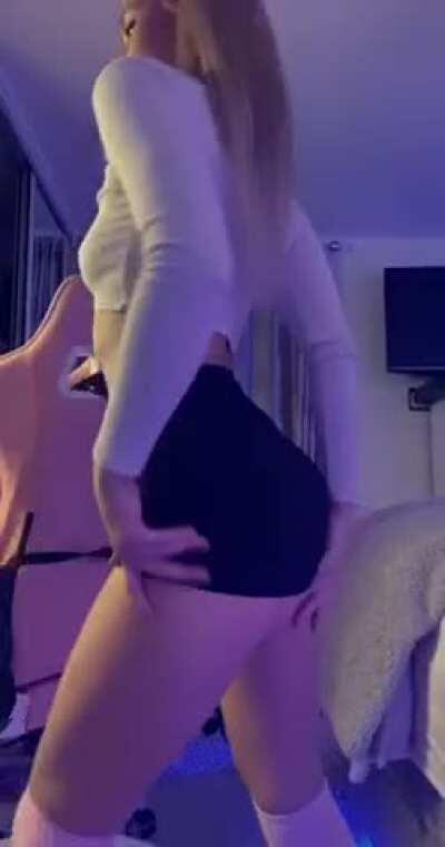 Do you mind if I twerk? 😈