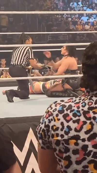 Rhea pin from behind(c-owners)
