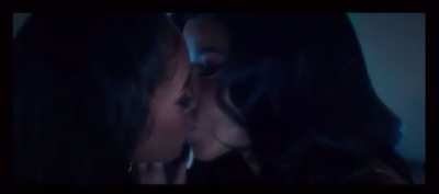 Cardi B qui embrasse tendrement🤤