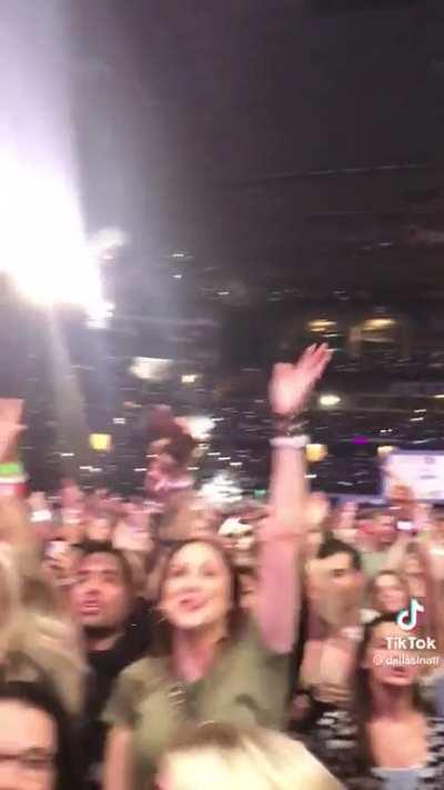 I need someone to mic on discord wit to Taylor