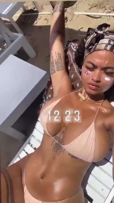 I just wanna bust over her tits r/pyt