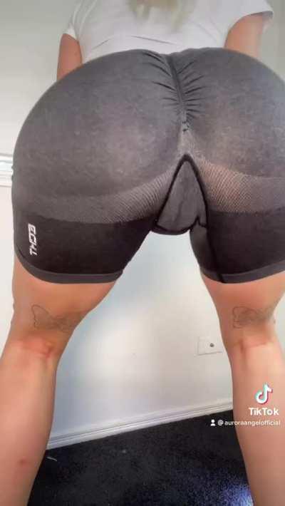 [f] does my bum look big in these ?