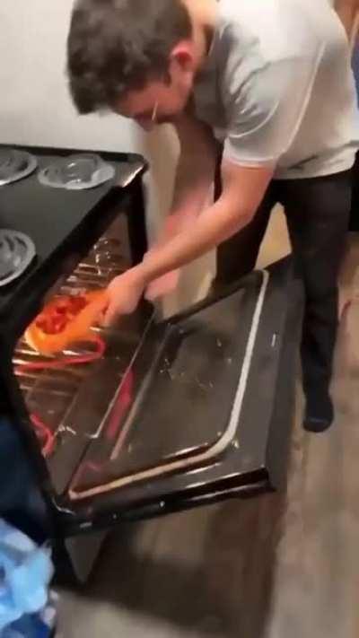 HMB while I'll ruin your pizza!