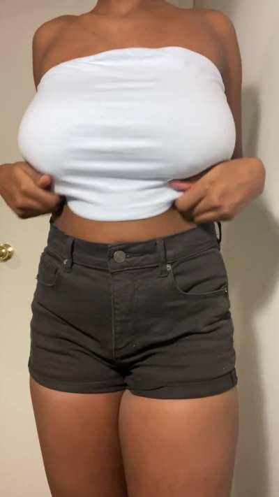 Who else loves tube top season? :P