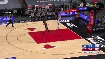 [Highlight] Ben Simmons steals it off the inbound and takes it for the slam