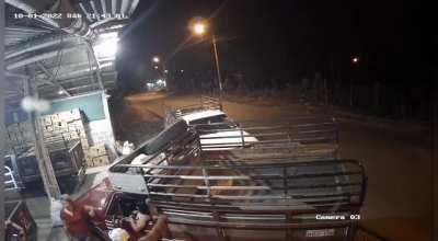 Imagine you’re just chatting with your friends when this shit suddenly blasts through your cars (everyone lived)