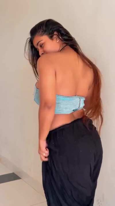 Suhu shaking her jugs😫