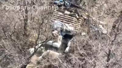 Drone footage of Russian soldiers trying to enter a trench guarded by a Ukrainian soldier from the 79th Air Assault Brigade.