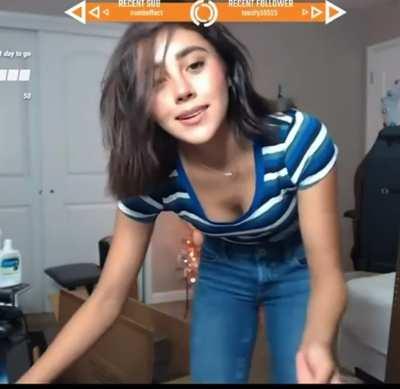 I love when she does that natural look. She looks so fine.