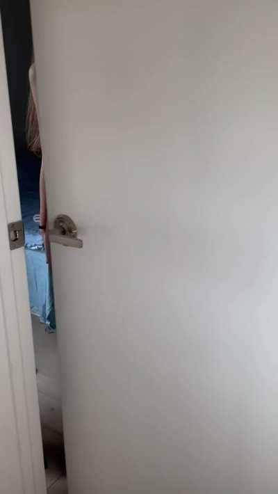 Practicing my door greetings.. Third times a charm 😈