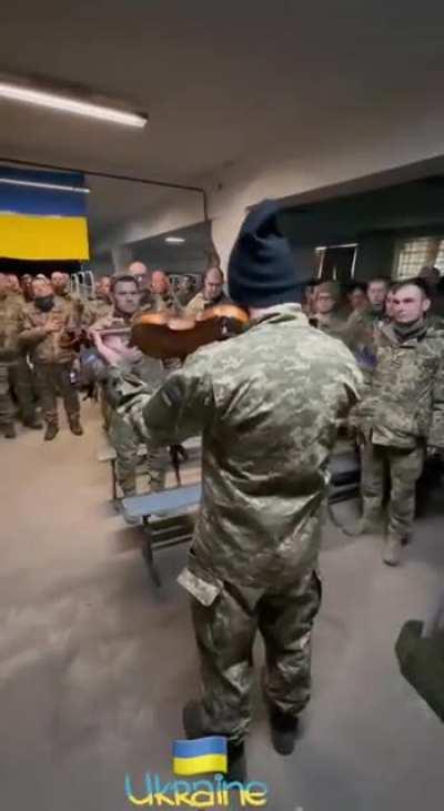 Military man plays the National anthem of Ukraine 🇺🇦