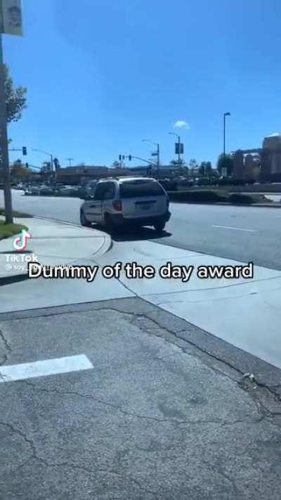 [USA] Cop probably couldn’t believe what he just witnessed.