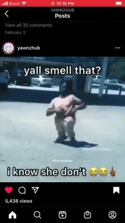 Do she plug her nose when she wash her face???🤨